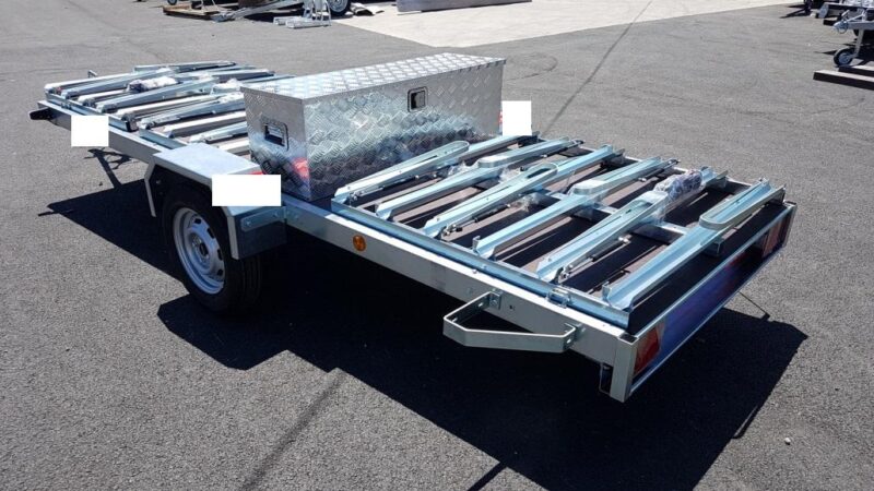 O trailer transporta de 12 a 15 bicicletas na posição horizontal. - Image 2